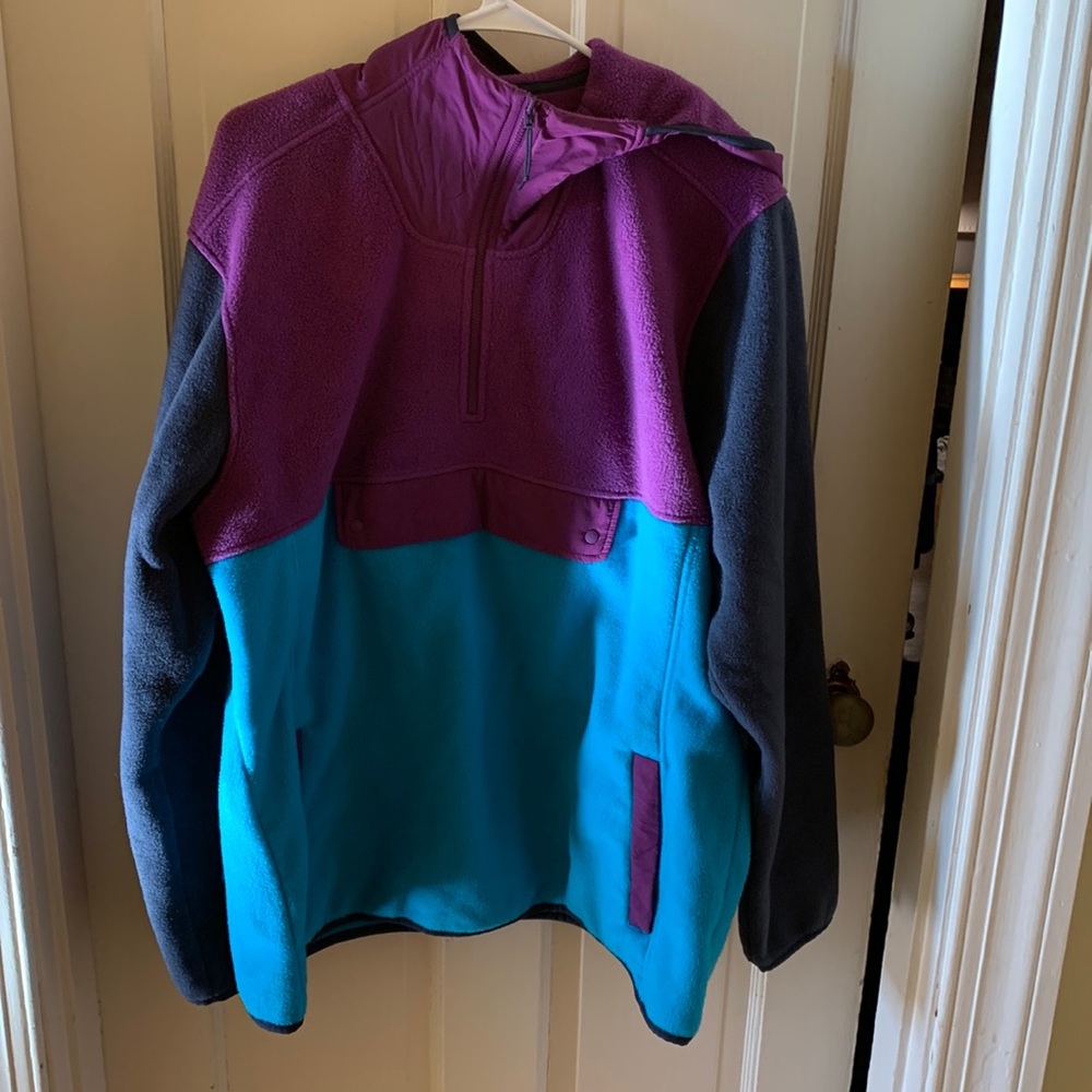 Mountain Hardware unclassic fleece hoodie. Size XL
